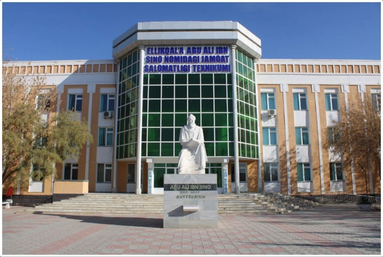 Texnikum binosi va Abu Ali ibn Sino haykali